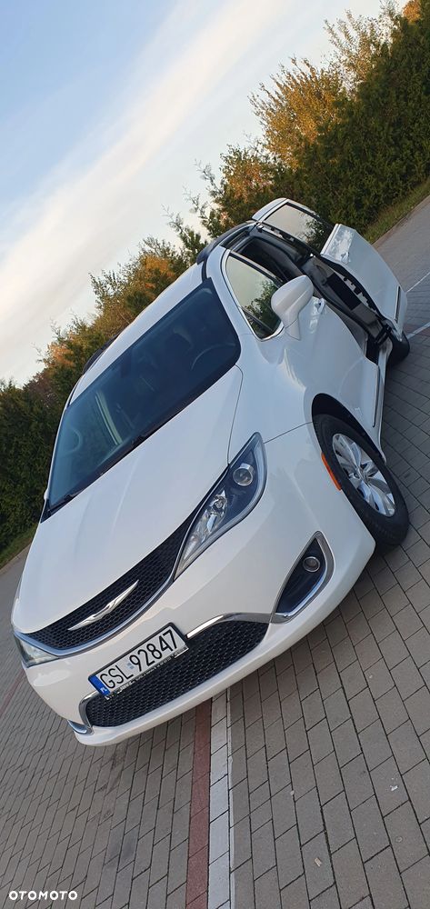 Chrysler Pacifica - 2