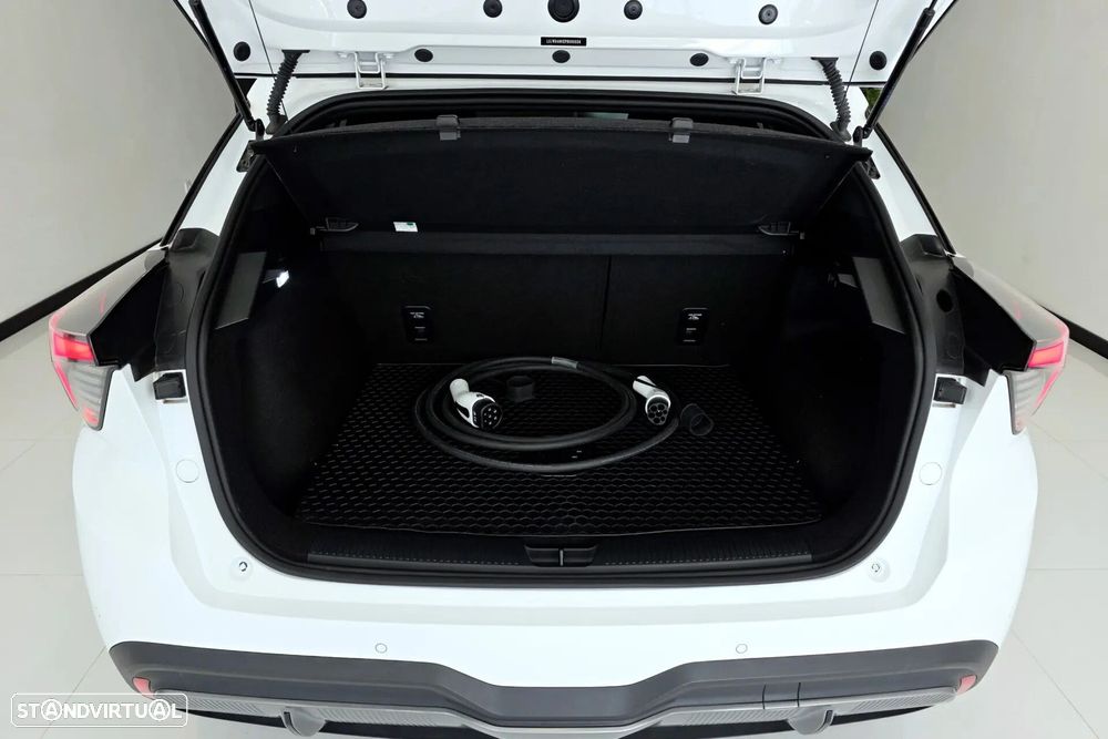 MG MG4 64 kWh Luxury - 13