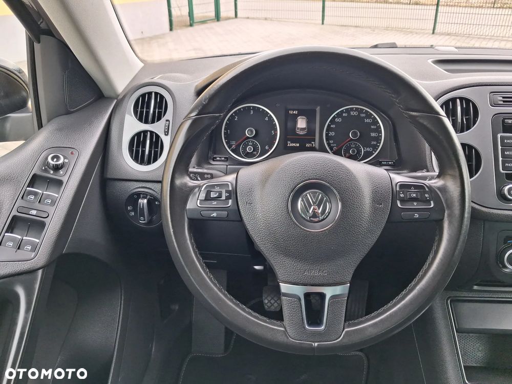 Volkswagen Tiguan 2.0 TDI DPF 4Motion BlueMotion Technology Exclusive - 11