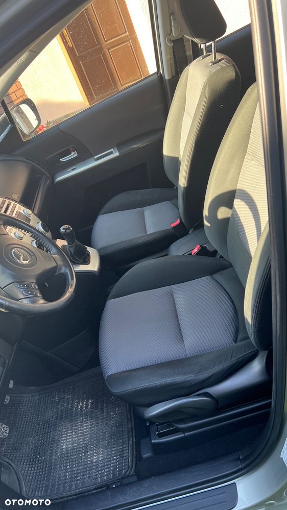Mazda 5 - 6