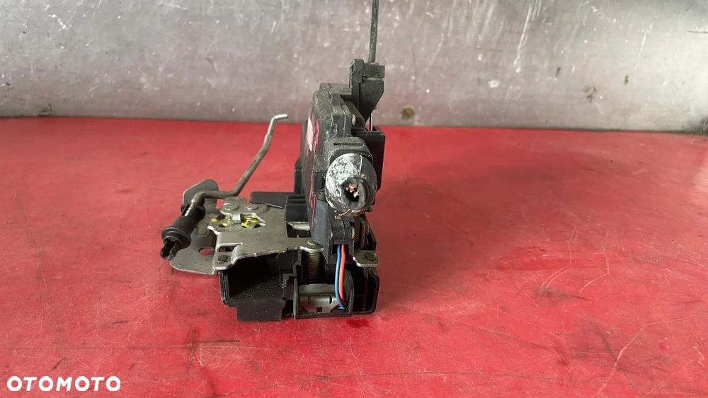 ZAMEK DRZWI PRAWY TYŁ AUDI A4 B7 - 3