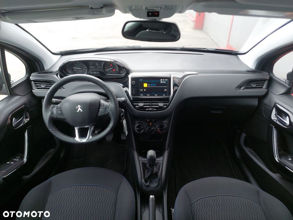 Peugeot 208 - 18