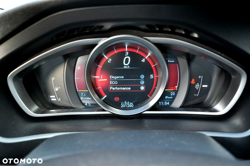 Volvo V40 D2 Momentum - 24