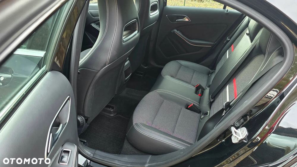 Mercedes-Benz Klasa A 180 BlueEfficiency Edition - 20