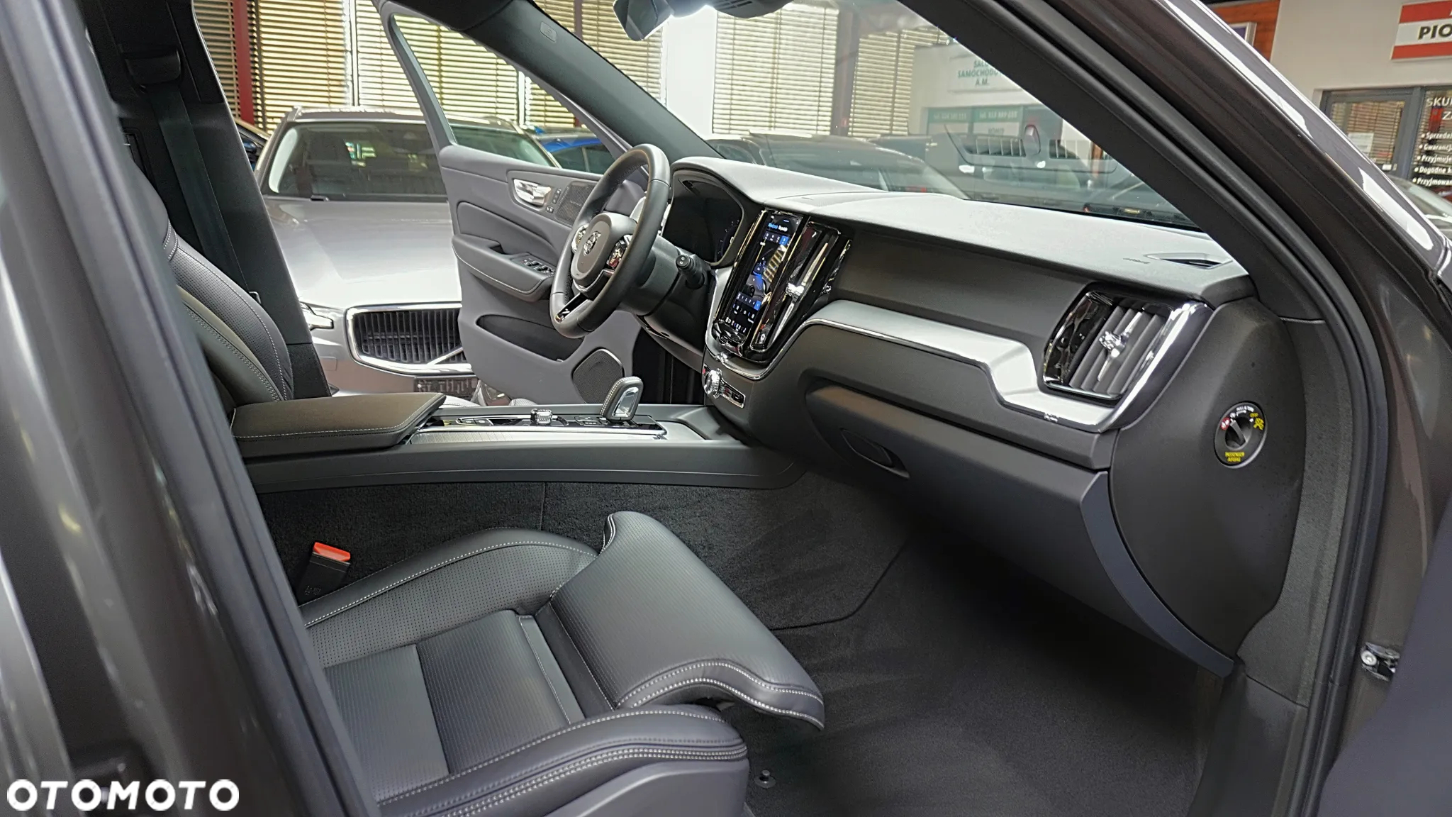 Volvo XC 60 T4 R-Design - 15