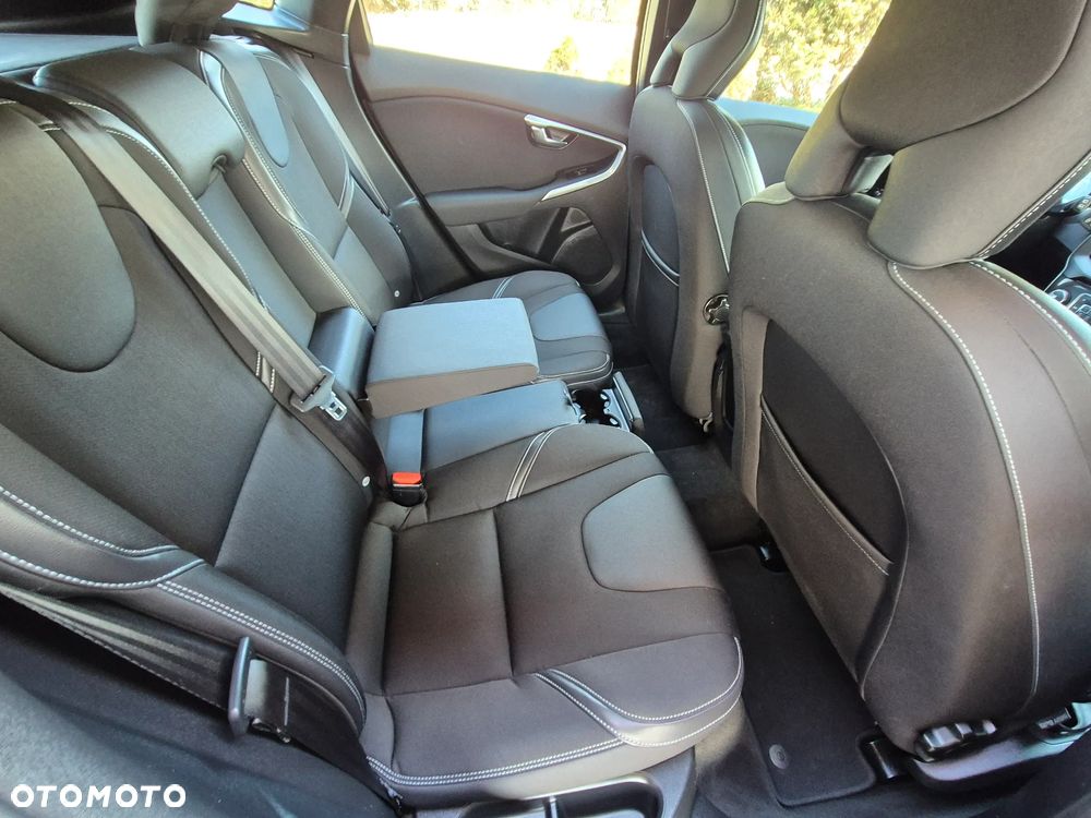 Volvo V40 T3 Geartronic Momentum - 28