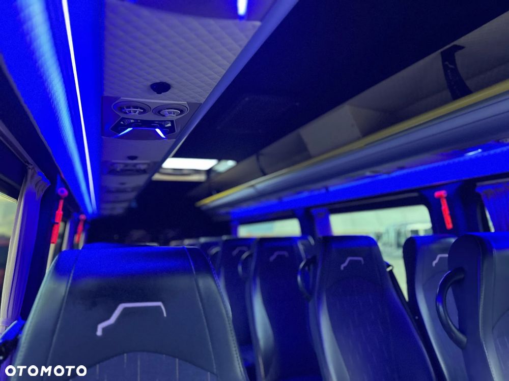 Mercedes-Benz Sprinter 517 - 19