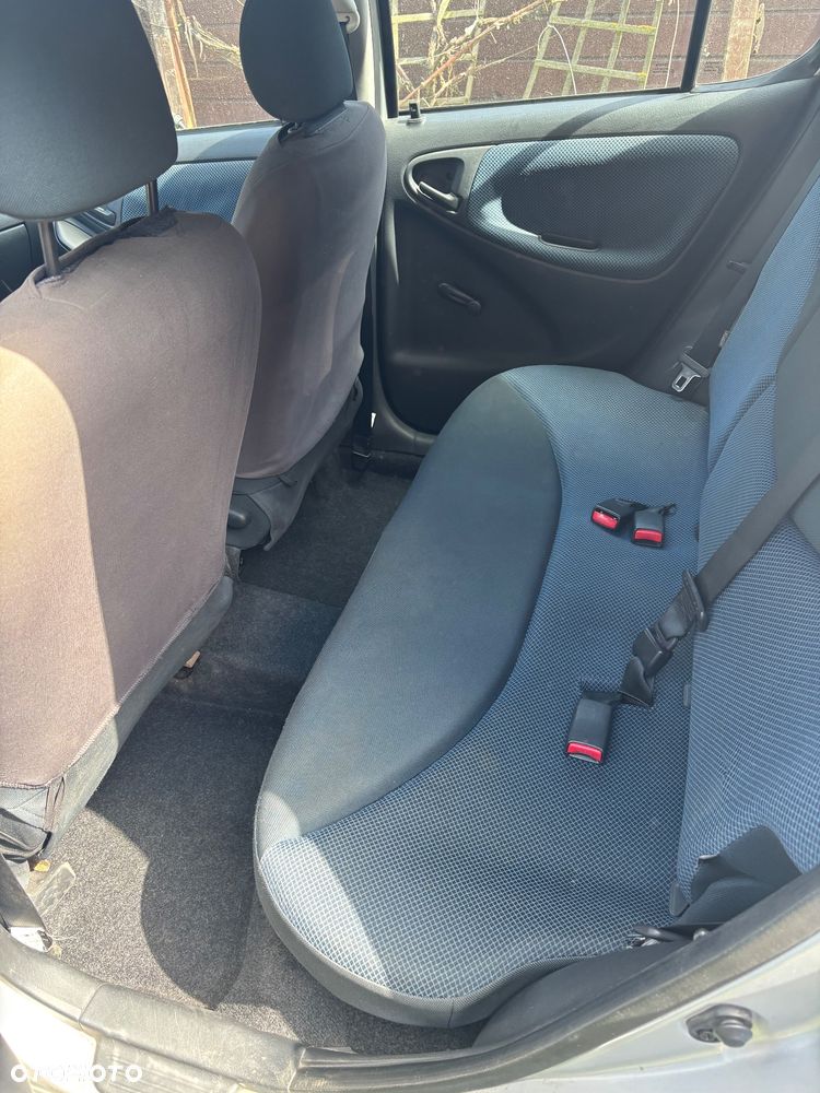 Toyota Yaris 1.4 D-4D Base - 9