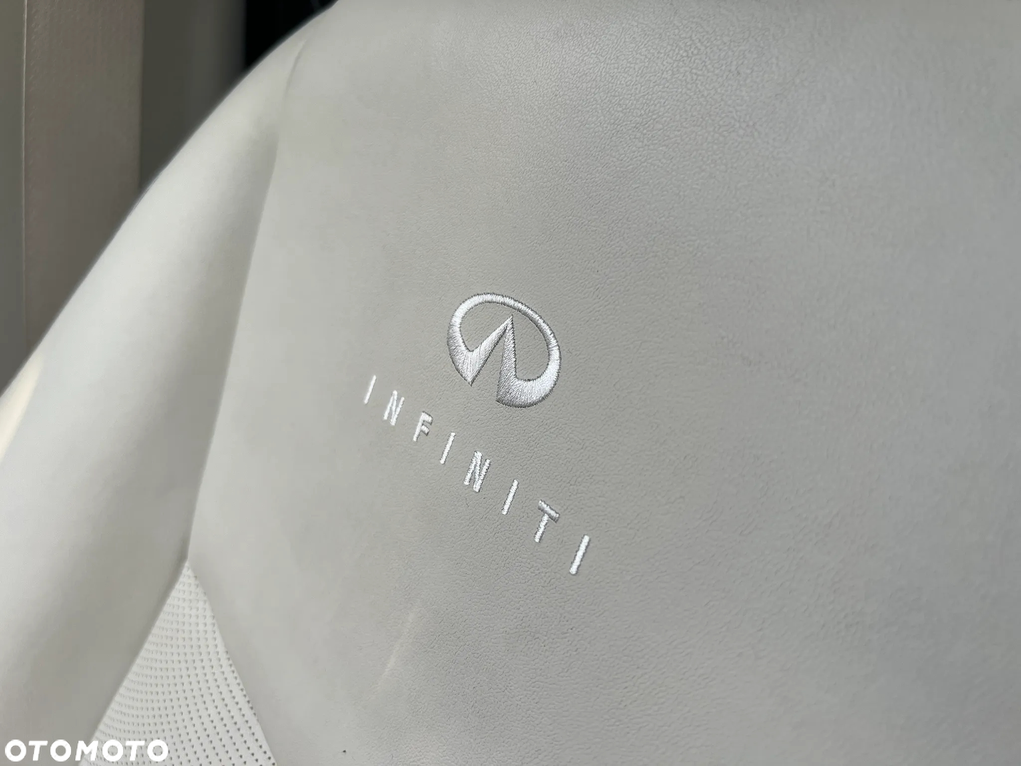 Infiniti Q50 Hybrid Premium - 17
