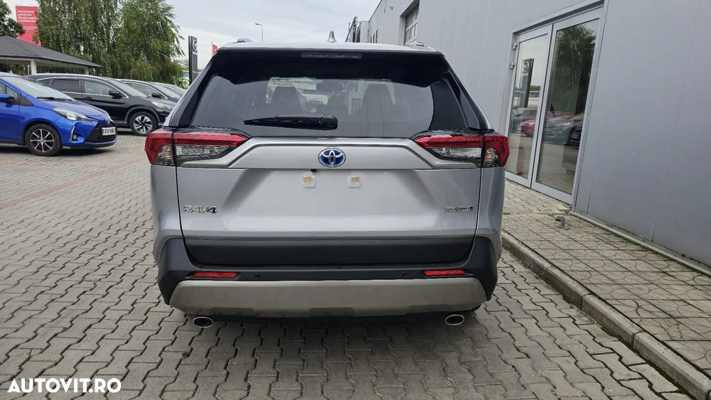 Toyota RAV4 - 6