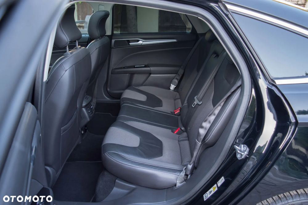 Ford Mondeo 2.0 TDCi Titanium PowerShift - 32