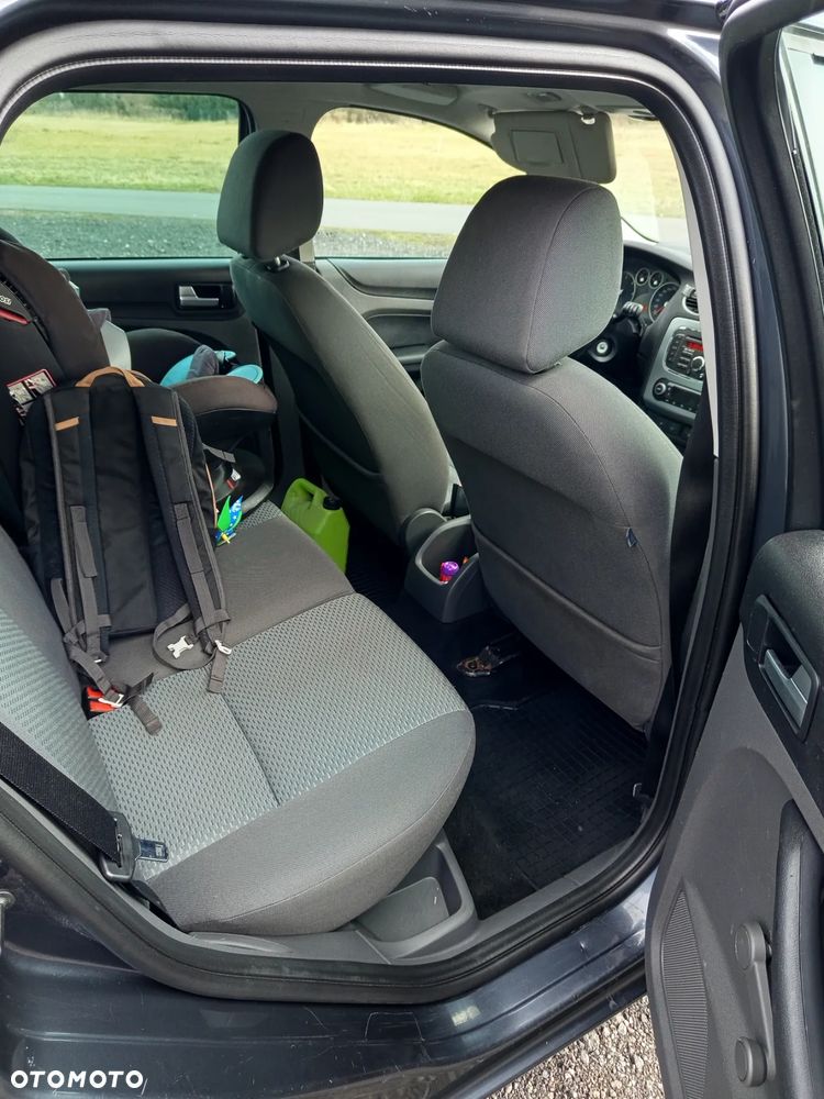 Ford Focus 1.6 TDCi Ambiente DPF - 16