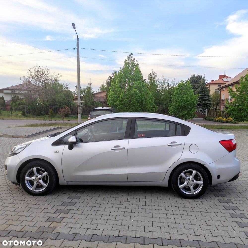 Kia Rio - 4