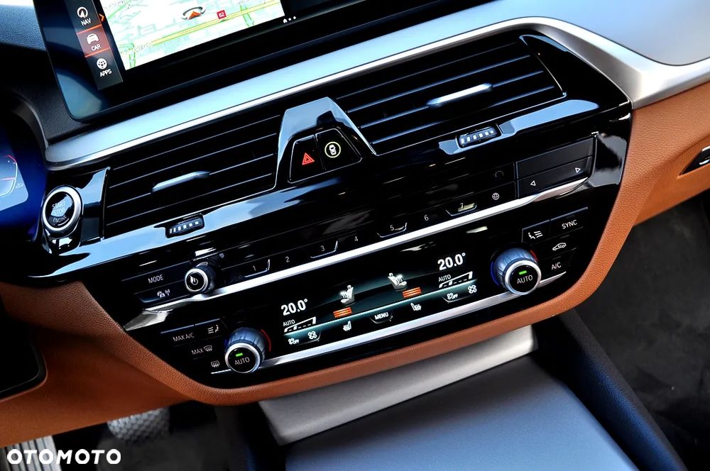 BMW Seria 5 520i - 28