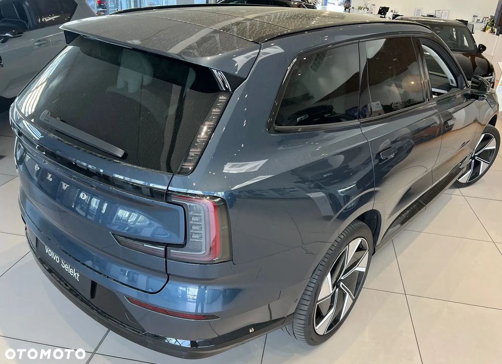 Volvo EX90 - 33