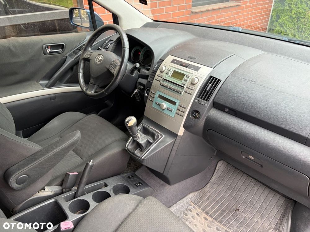 Toyota Corolla Verso 2.2 D-4D Executive - 8