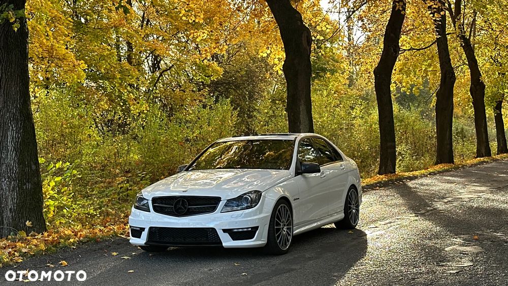 Mercedes-Benz Klasa C 63 AMG AMG SPEEDSHIFT MCT AMG Performance Package - 1