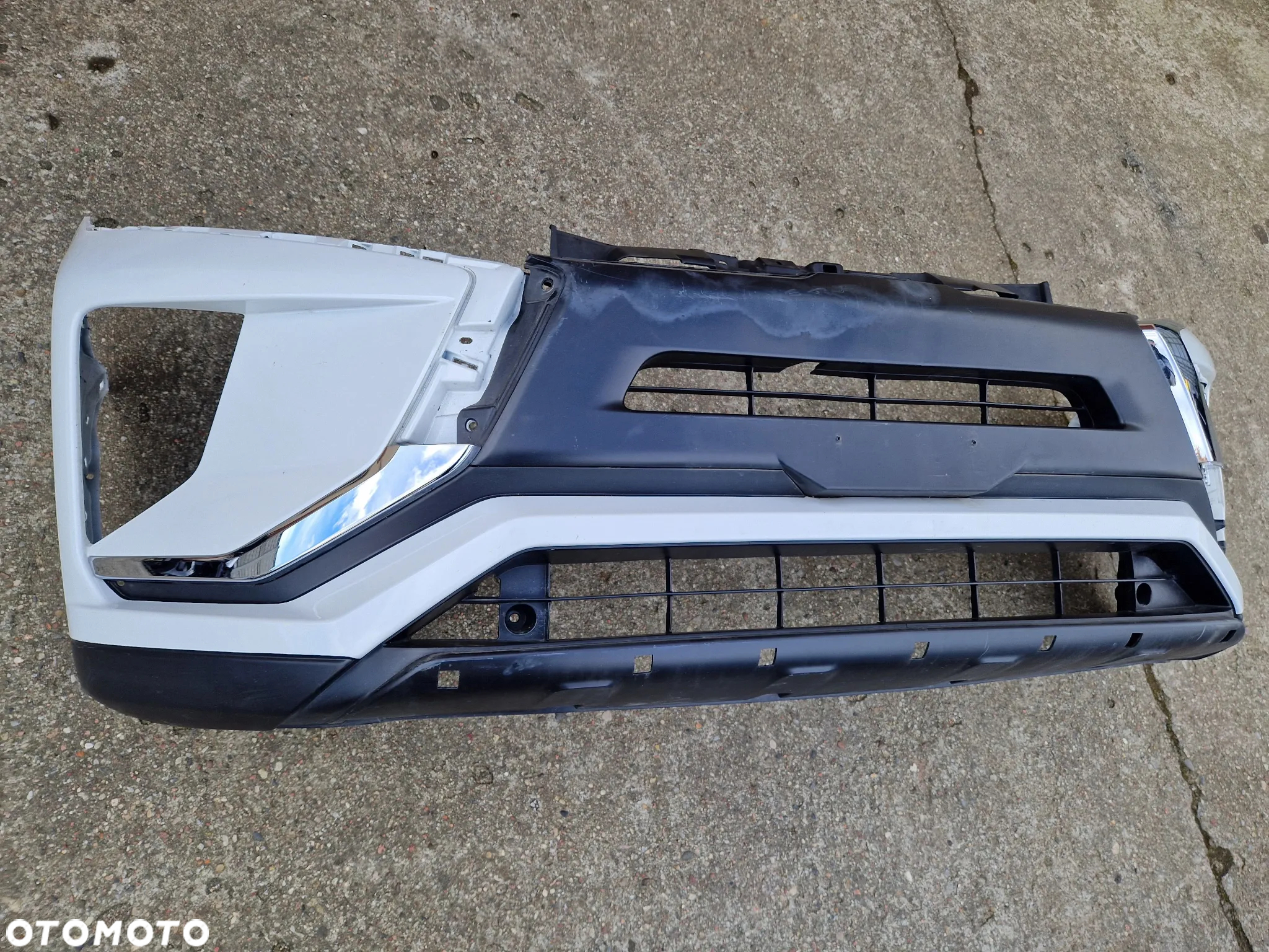 Mitsubishi Eclipse Cross 17- zderzak przedni halogen chrom - 2