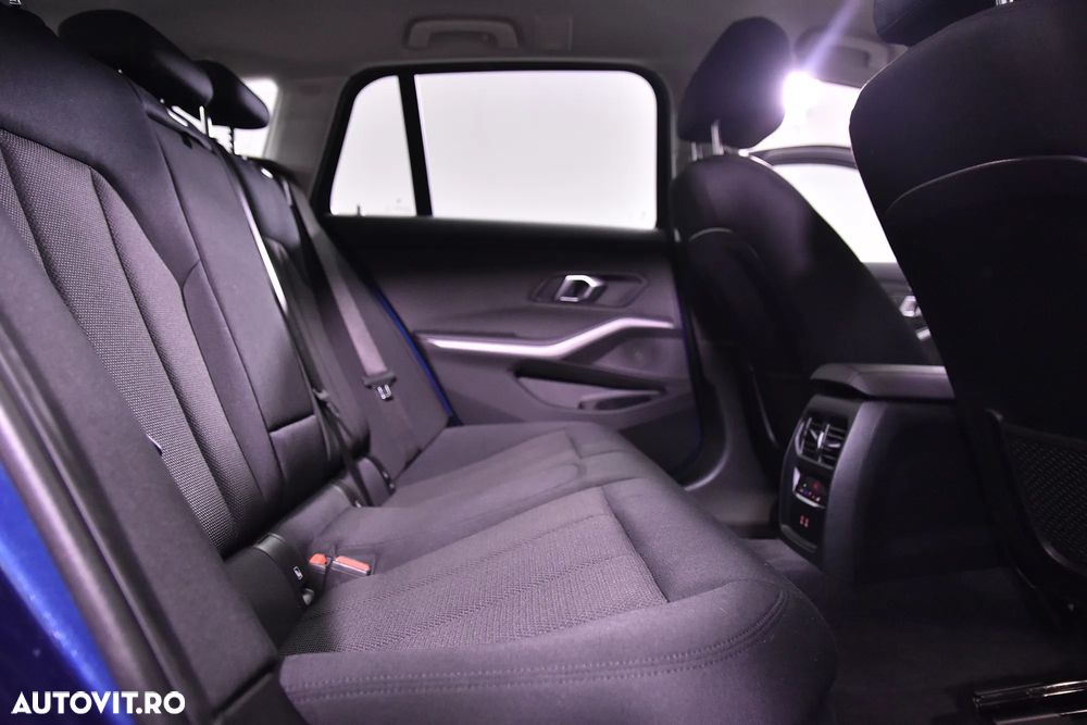 BMW Seria 3 318i Aut. - 13