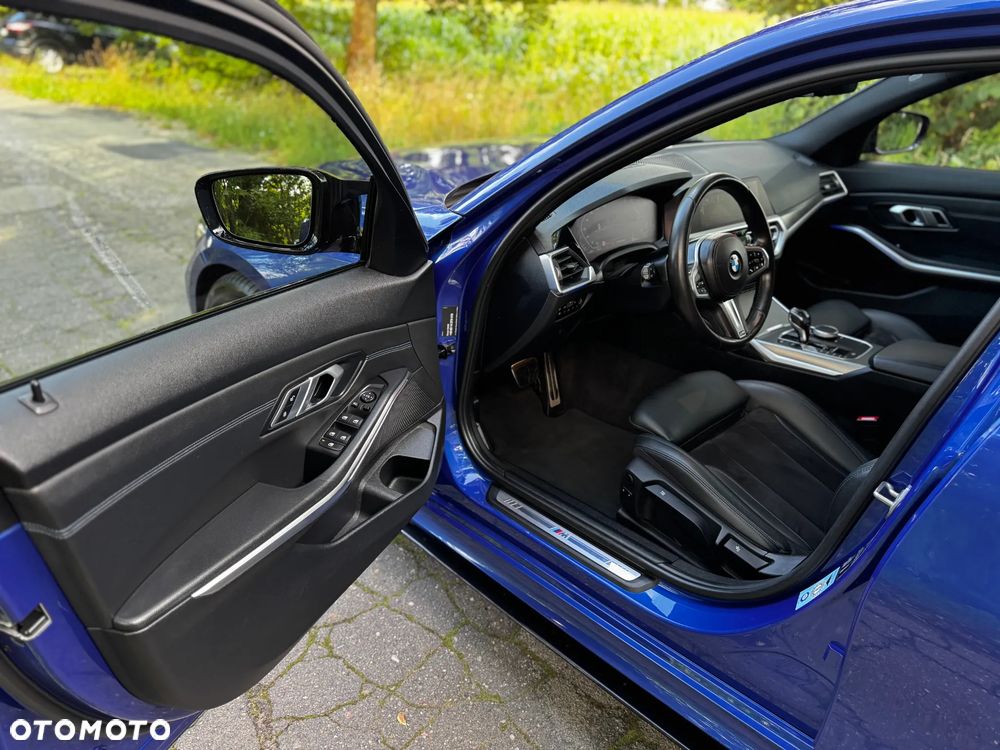 BMW Seria 3 318d M Sport - 26