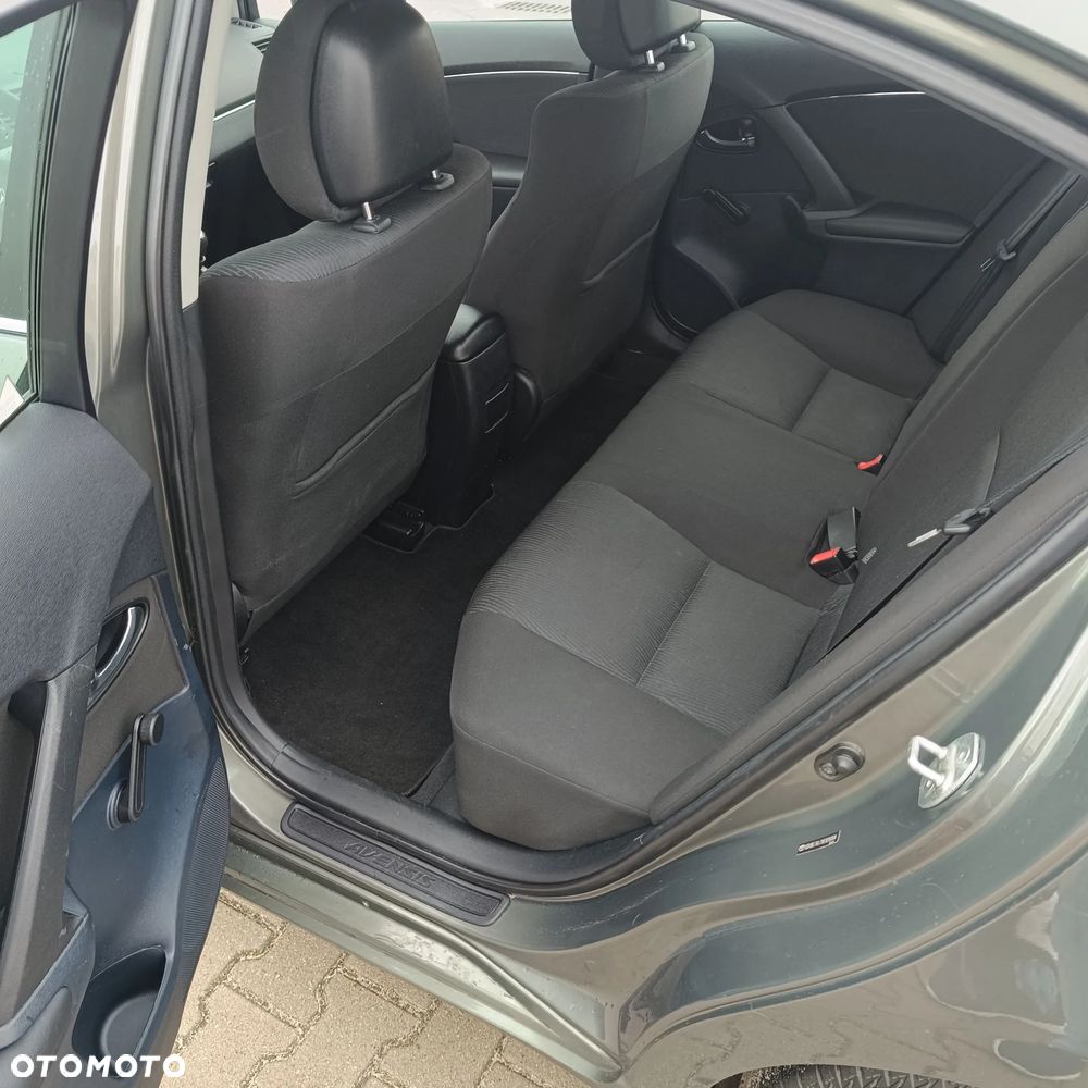 Toyota Avensis 1.6 Active - 11