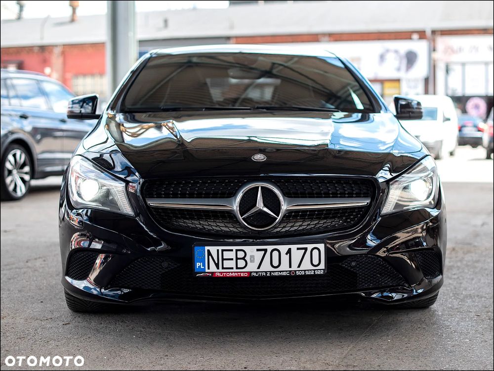 Mercedes-Benz CLA 180 7G-DCT Urban - 3