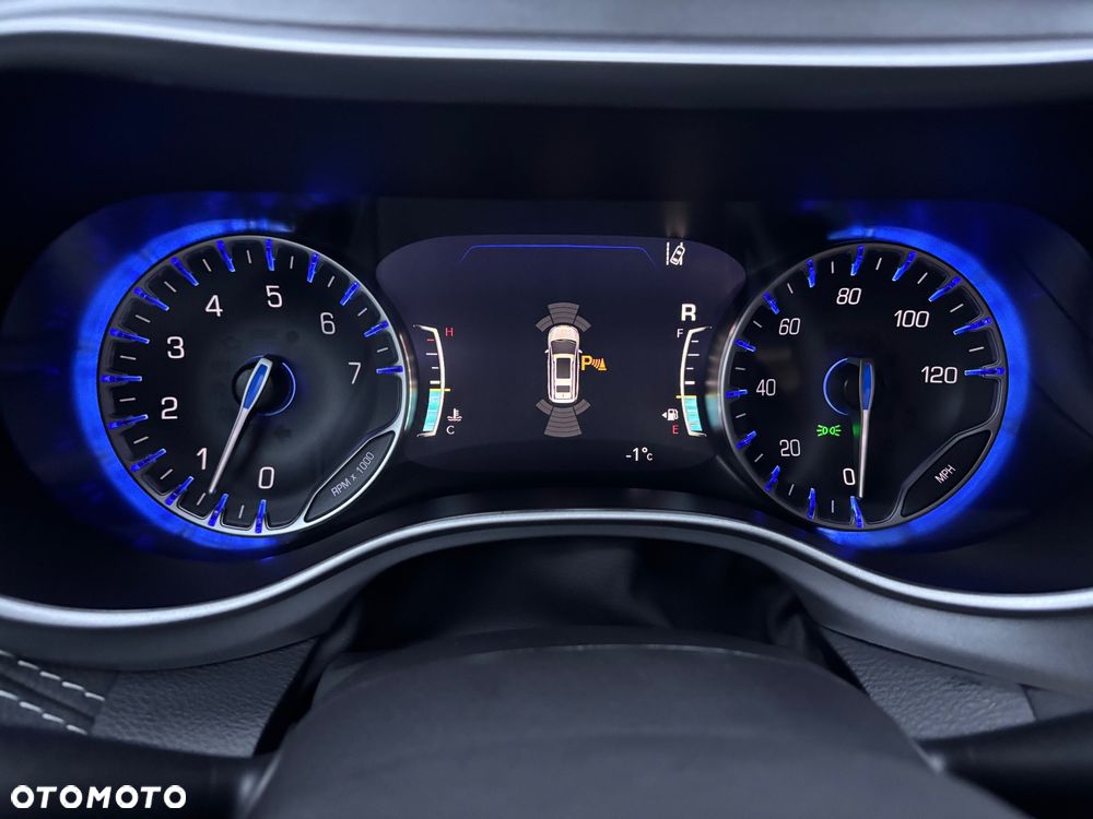 Chrysler Pacifica - 39