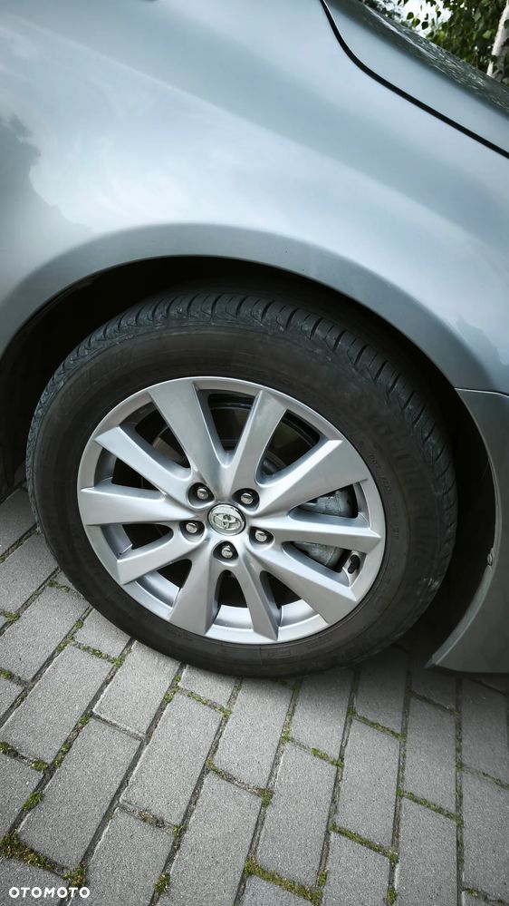 Toyota Avensis - 8