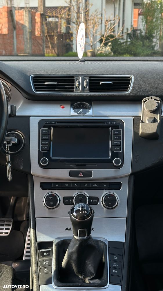 Volkswagen Passat 2.0 TDI 4Motion BlueMotion Technology Highline - 11