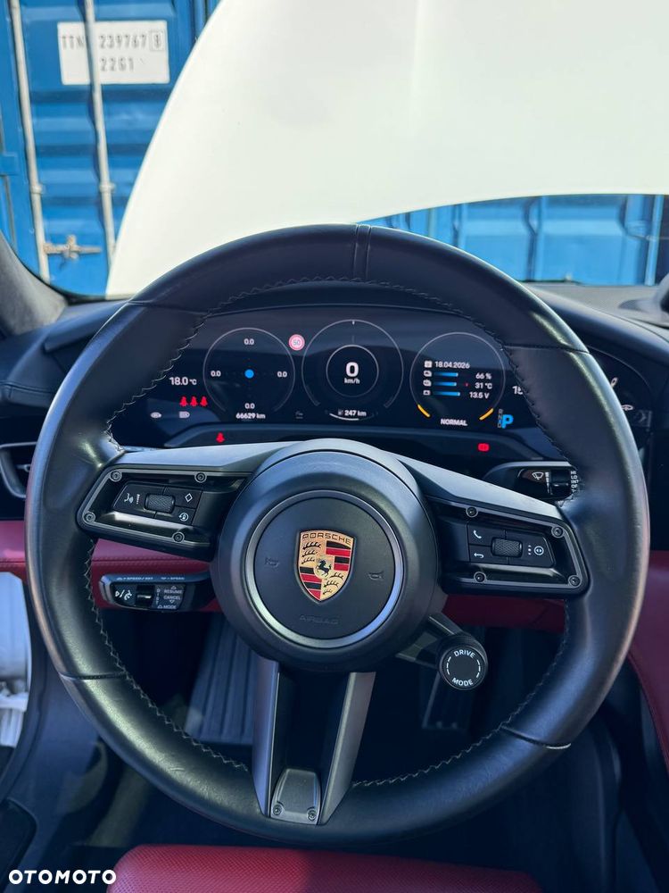 Porsche Taycan GTS - 26