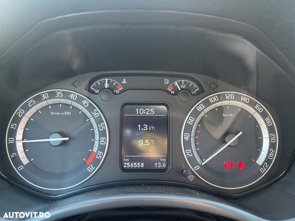 Skoda Octavia 2.0 TSI RS - 8