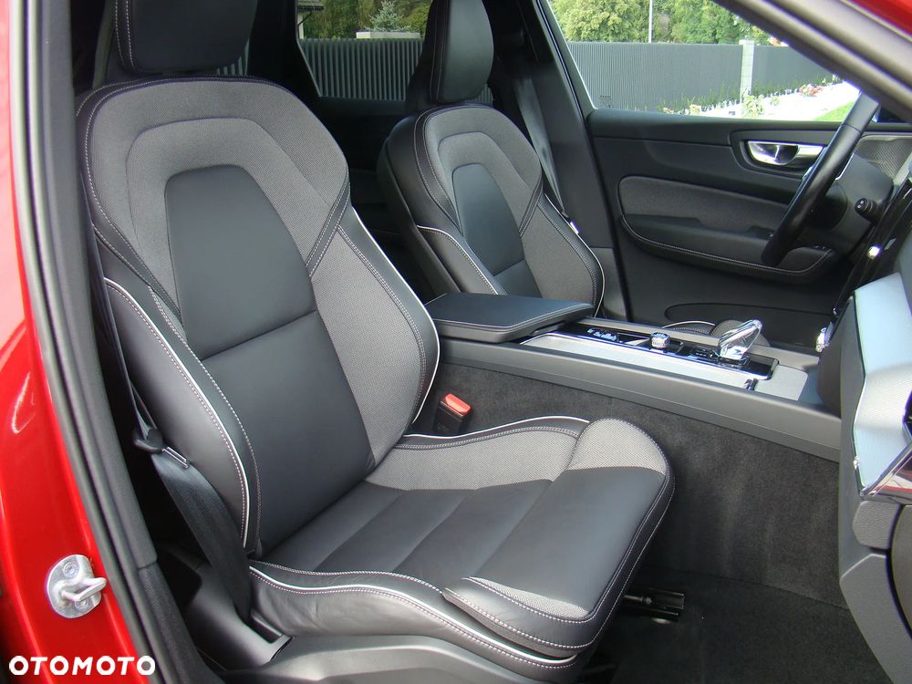 Volvo XC 60 B5 B AWD Geartronic RDesign - 24