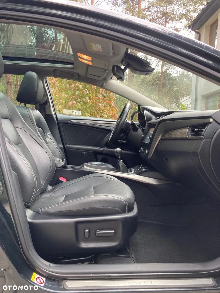 Toyota Avensis 2.0 D-4D Premium - 5