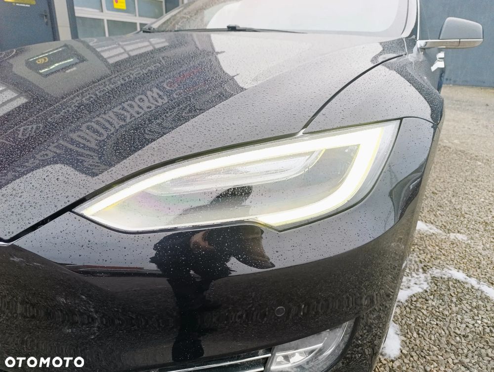 Tesla Model S - 12