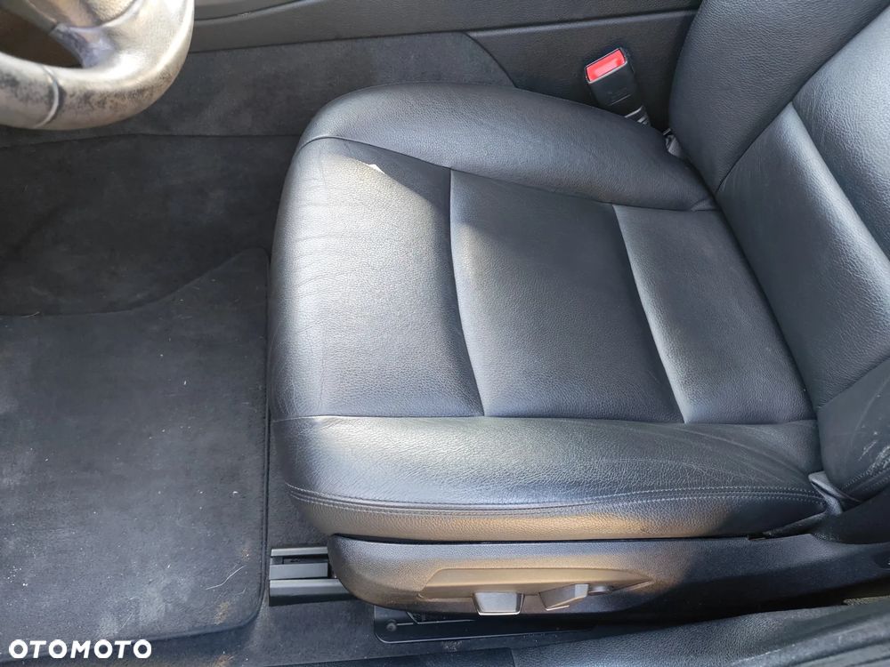 BMW Seria 5 528i xDrive - 23