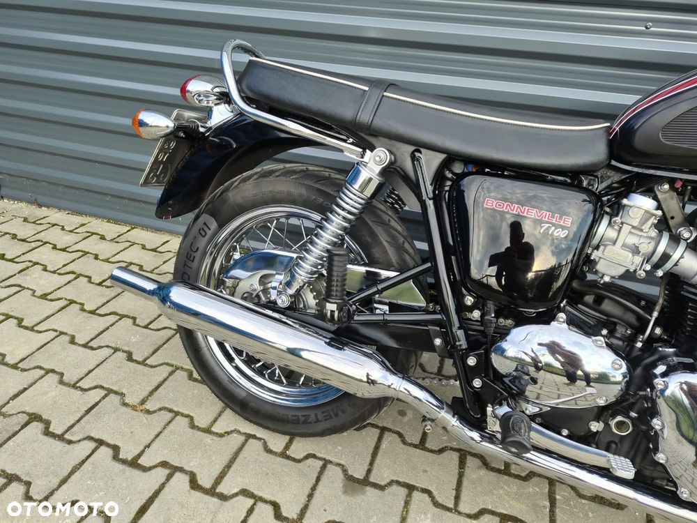 Triumph Bonneville - 14