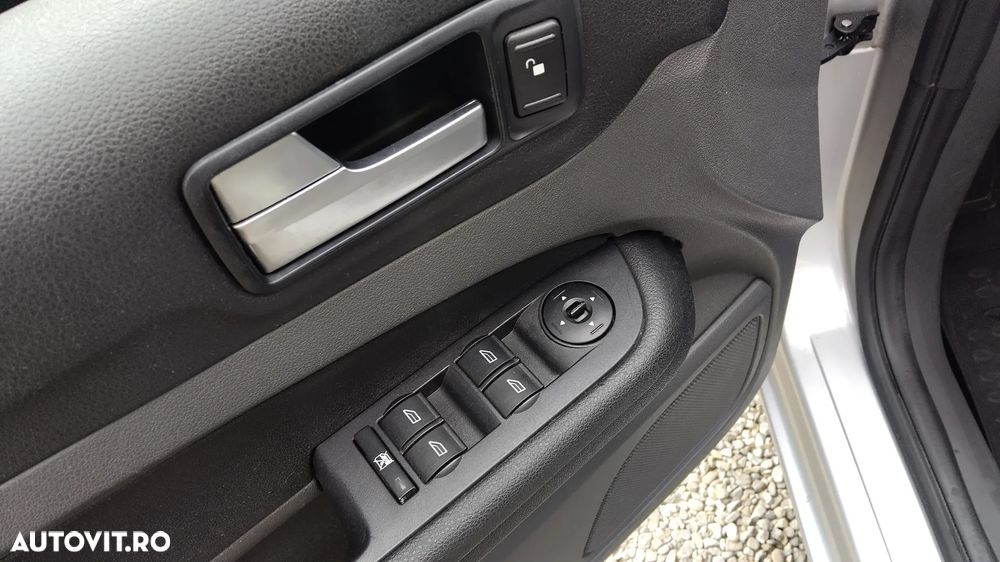 Ford Focus 1.6 16V Titanium - 25