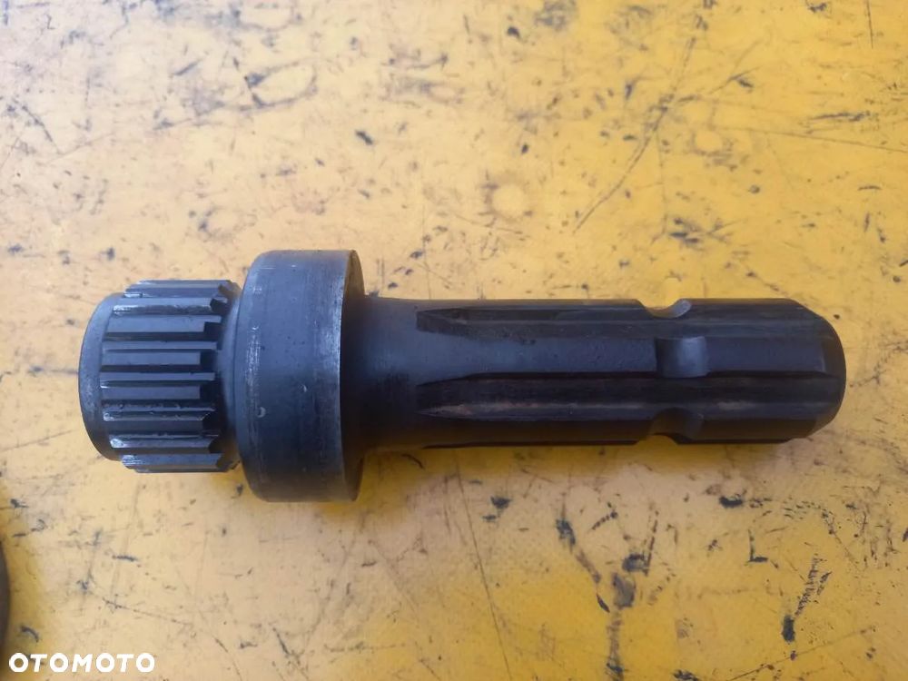 Elementy tylnego WOM 540/1000 New Holland 6640 - 10