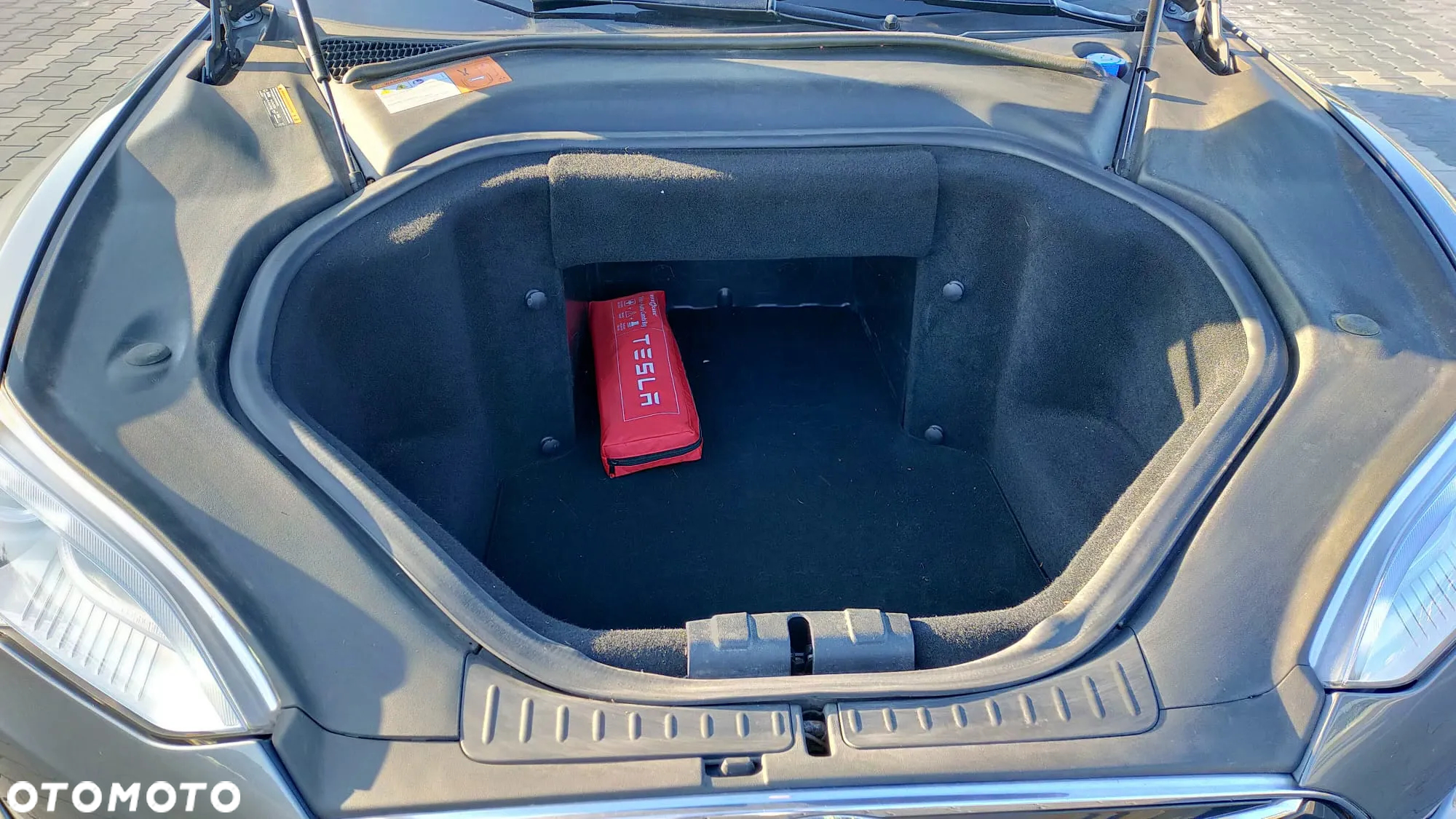 Tesla Model S 85 D - 9