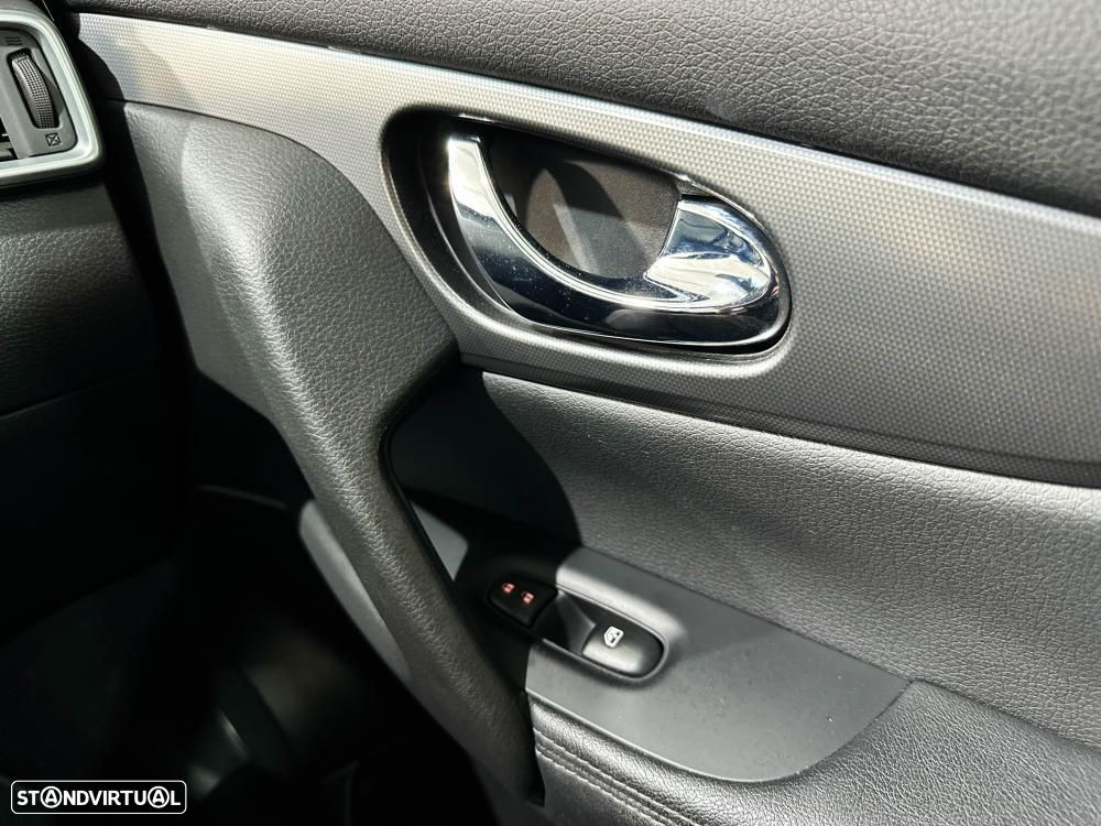Nissan Qashqai 1.3 DIG-T MHEV Premiere Edition - 31