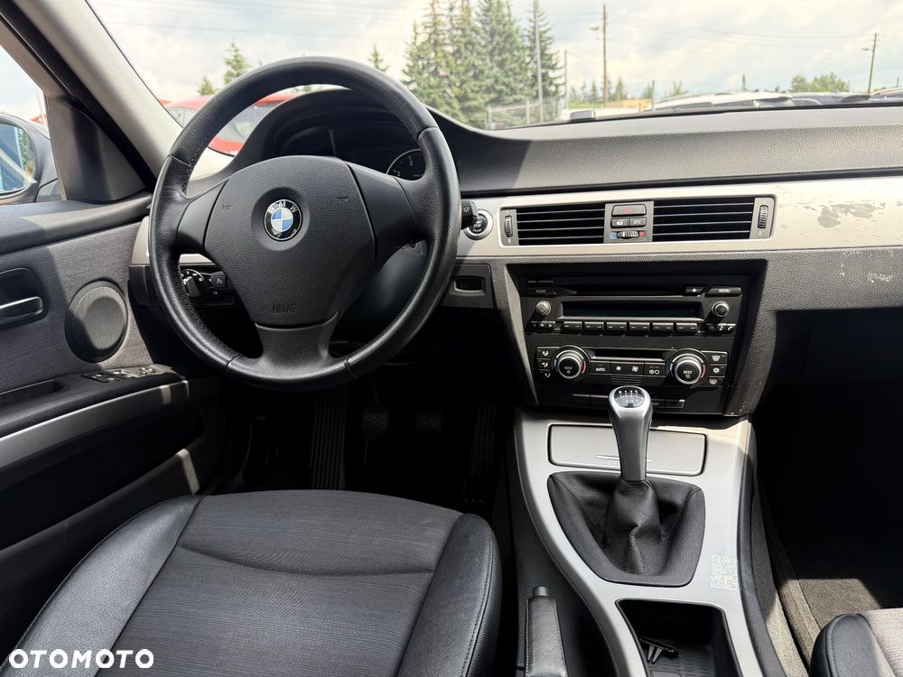 BMW Seria 3 318i - 13