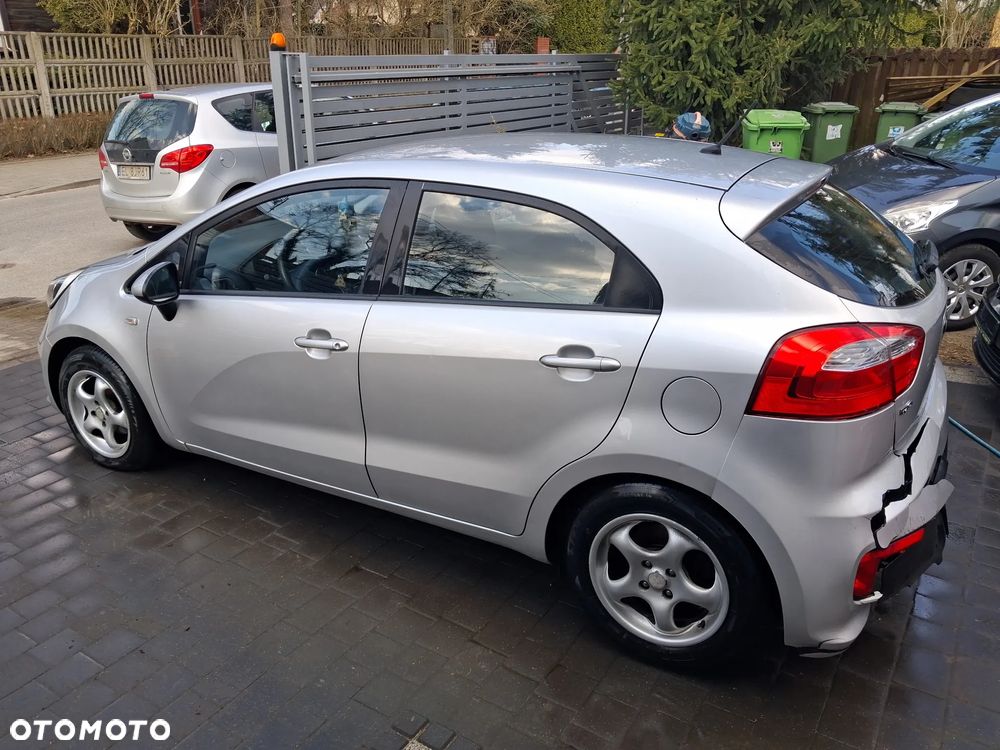 Kia Rio - 4