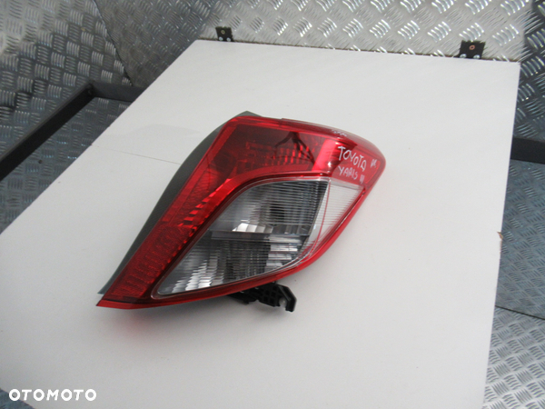 Lampa prawy tył Toyota Yaris III Lift