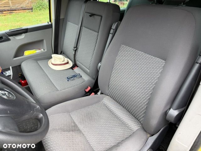 Volkswagen Caravelle - 11
