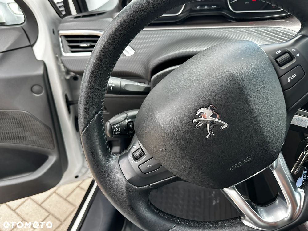 Peugeot 2008 - 9
