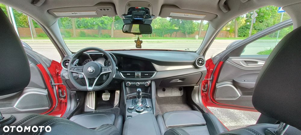 Alfa Romeo Giulia 2.0 Turbo 16V AT8-Q4 Veloce Ti - 17