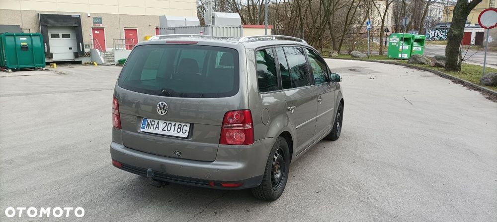Volkswagen Touran 2.0 TDI DPF DSG Highline - 5