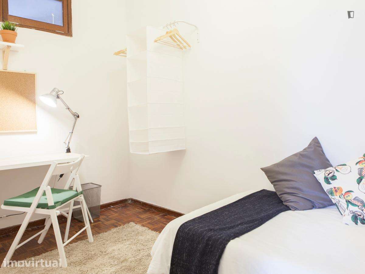 Quarto - localizado em Anjos Lisbon - Grande imagem: 2/14