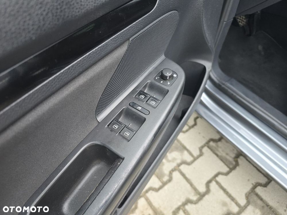 Volkswagen Golf 1.6 TDI Highline - 10