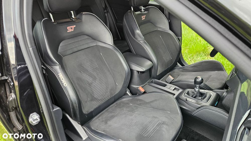 Ford Focus 2.0 EcoBlue ST - 10